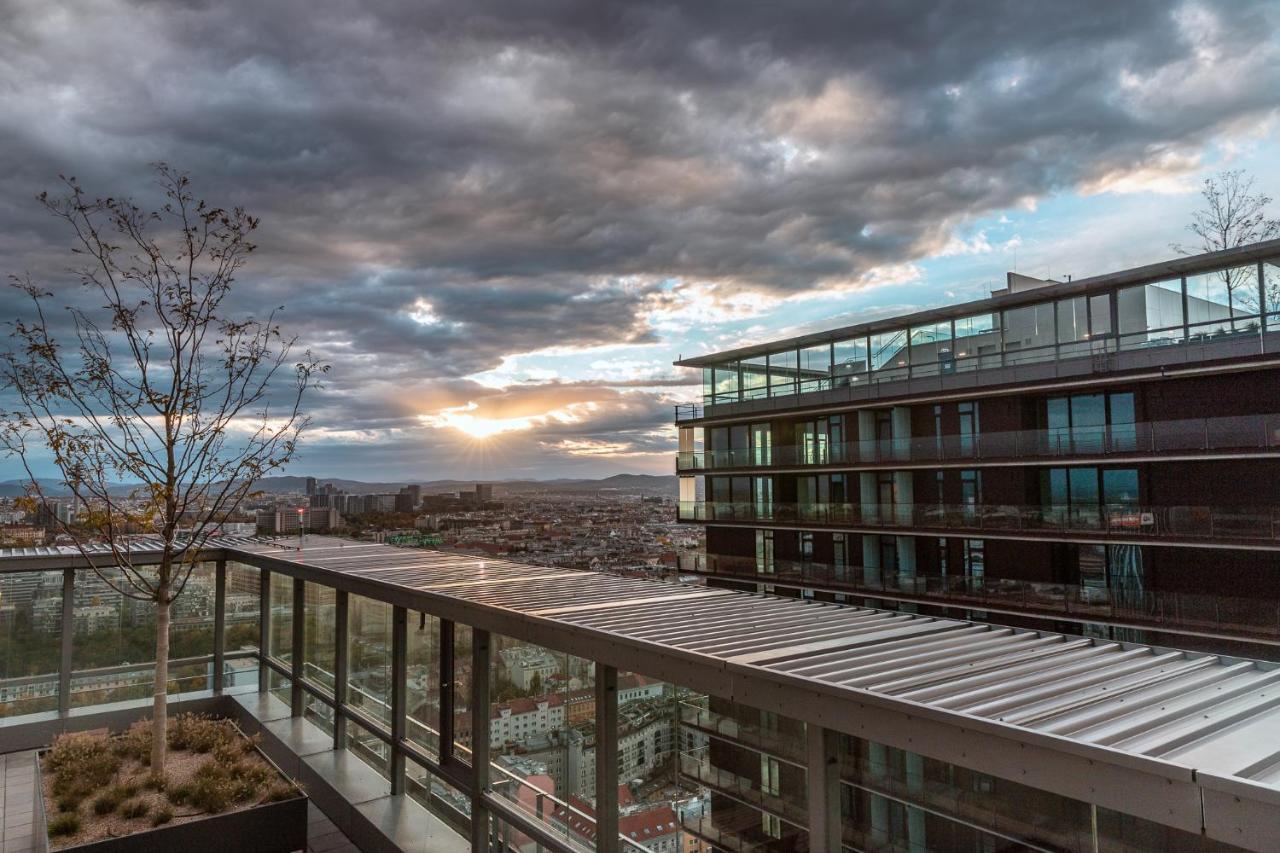Amazing View Over Vienna And Infinity Pool Exterior foto
